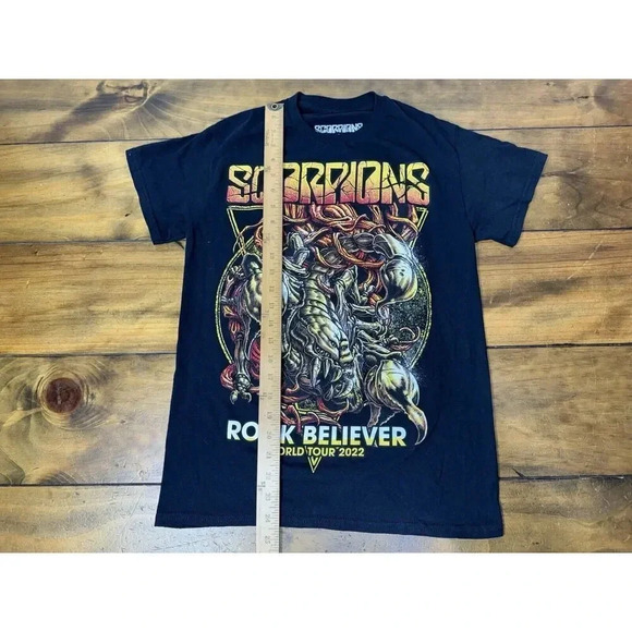 Scorpions Rock Believer World Tour 2022 Official Tour T-Shirt Tee Size Small - Picture 2 of 9